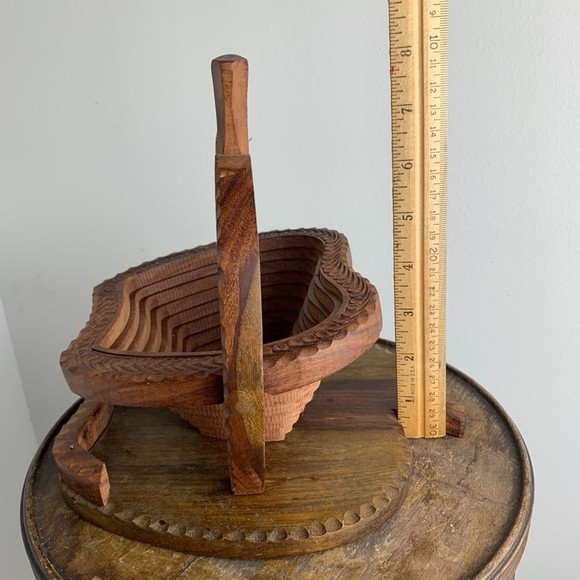 Vintage Country Spiral Cut Collapsible Wood Apple Shape Fruit Bowl/Basket/Trivet - Picture 7 of 9